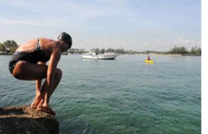 Aussie swimmer Starts Attempt of Crossing Florida Straits